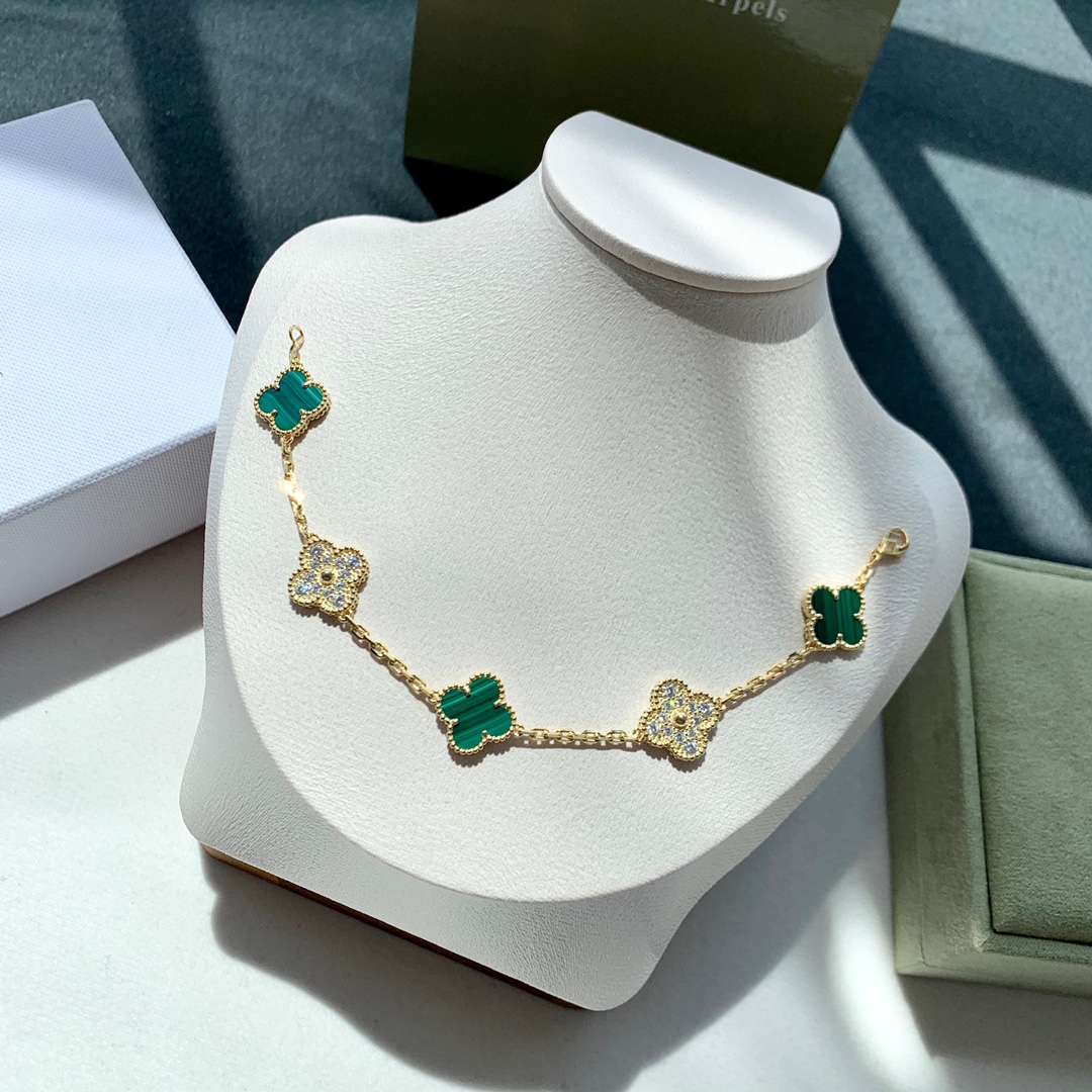   【顶级版本】Van Cleef & Arpels梵克雅宝 四叶草五花手链- 顶级复刻版本- 独家实拍- 对版对标品质 带原版钢印编码刻字- 专柜最新原版棱形扣- 全套绒面礼盒包装（手提袋、包装盒、首饰盒、保修卡）- 颜色：如图