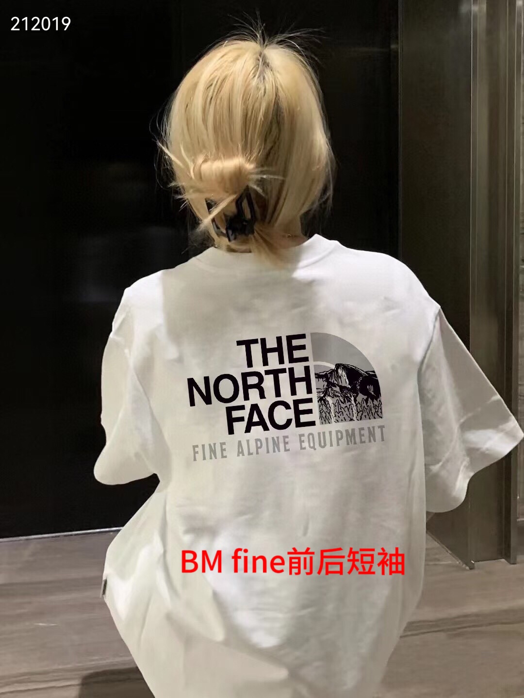 BM fine前后短袖北面专柜同款高山风景情侣印花情侣短袖采用200克定制精梳纯棉，三针五线做工，领口定制螺纹不变形，领口包包边条，肩膀处内里带压条，做工面料细节都无法挑剔，印花采用进口浆料，高端的印花精致细腻，简直太完美了！颜色：黑色、白色 尺码 ：M-4xl