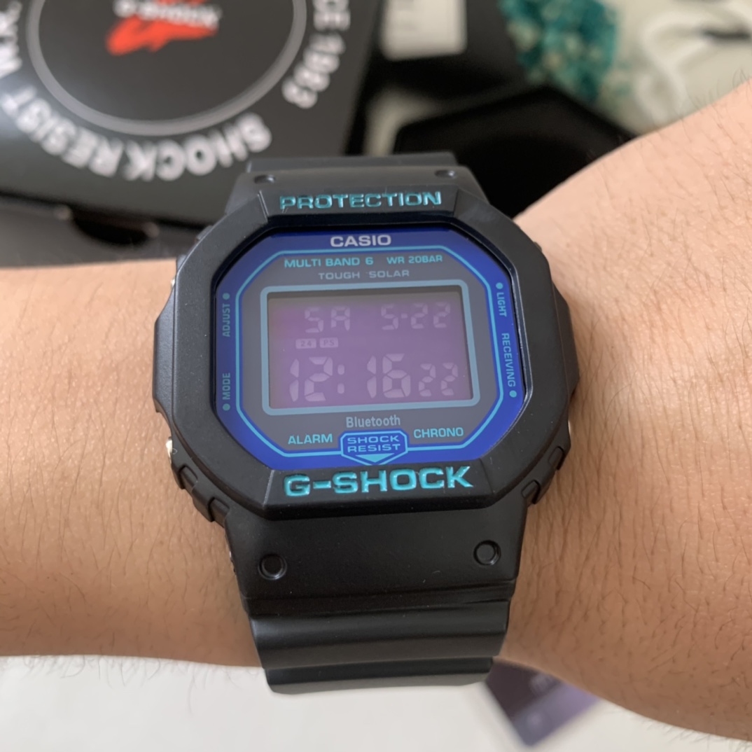 卡西欧  dw5600蓝紫小方块 黑绿双色表带实拍图片