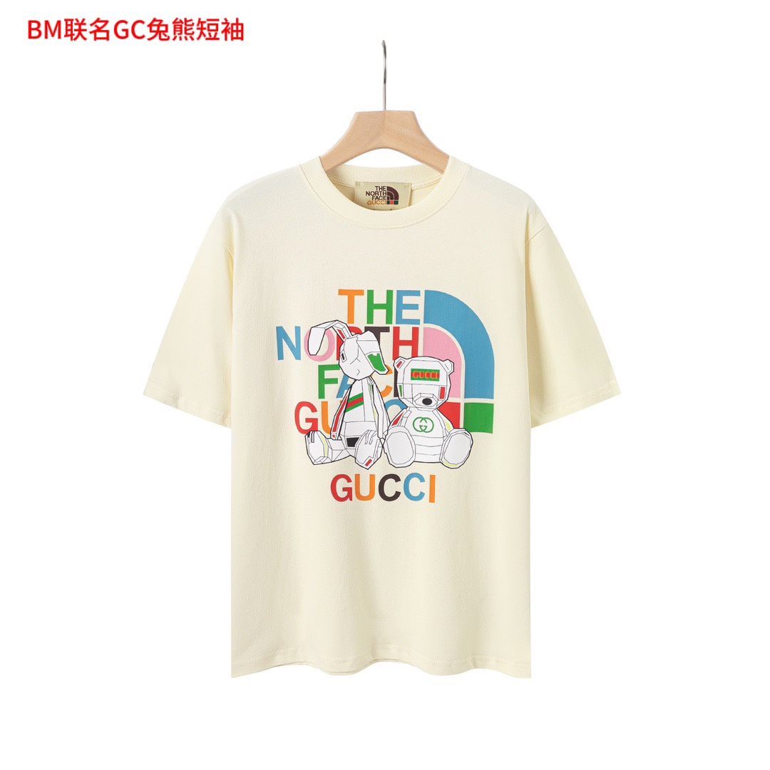 BM联名GC兔熊短袖GUCCI古驰2023春夏新款联名北面字母logo短袖T恤高版本高版本全网独家首发 百搭款细节处理完美 200g纯棉面料数码直喷印花工艺十分精致原