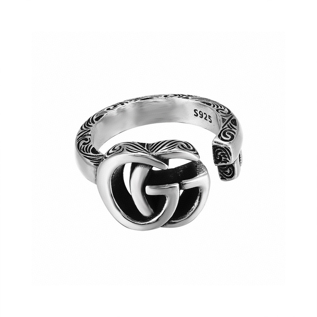  Gucci古驰双G钥匙开口戒指 放大看实拍细节！泰银最高版本！酷酷的酷奇，设计感超强，非常吸眼球的一款，玩酷必备单品。无敌细节，看实拍！顶级泰银工艺！别