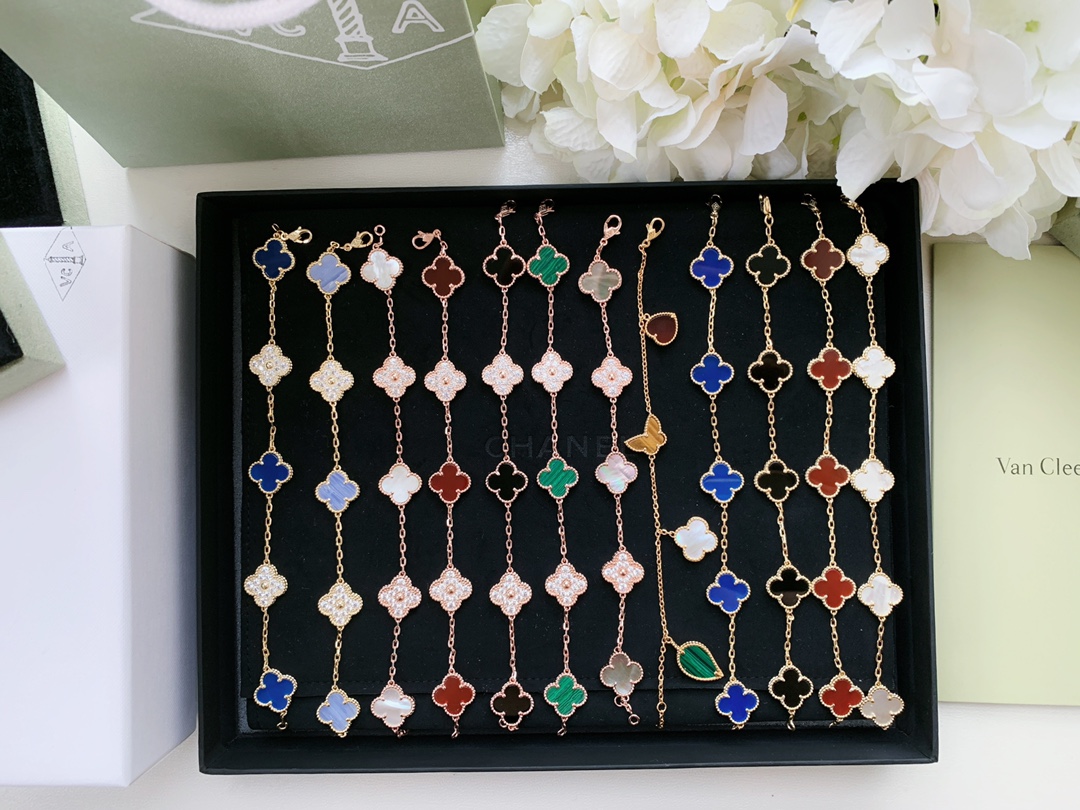 【顶级版本】Van Cleef & Arpels梵克雅宝 四叶草五花手链- 顶级复刻版本- 独家实拍- 对版对标品质 带原版钢印编码刻字- 专柜最新原版棱形扣- 全套绒面礼盒包装（手提袋、包装盒、首饰盒、保修卡）- 颜色：如图